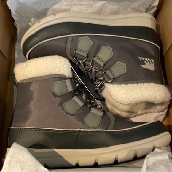 Brand new Sorel Explorer Carnival WP never worn - Picture 1 of 3